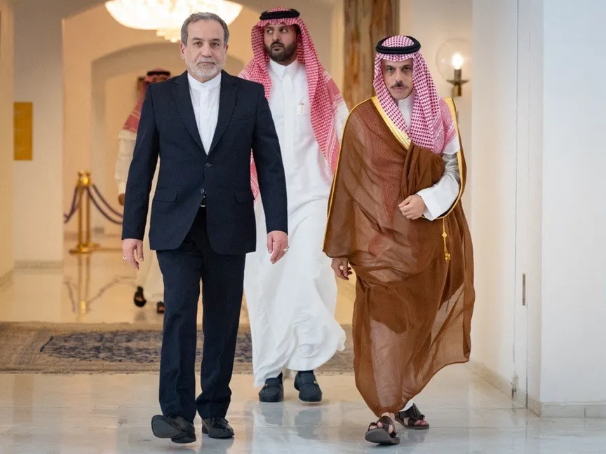 صورة أرشيفية للقاء وزير الخارجية السعودي الأمير فيصل بن فرحان ونظيره الإيراني عباس عراقجي في الرياض- 9 أكتوبر 2024 - Reuters