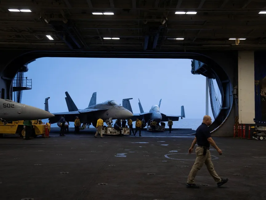 تنفيذ مهام على سطح حاملة الطائرات الأميركية USS George Washington (CVN-73) في بحر العرب. 13 سبتمبر 2026 - Reuters
