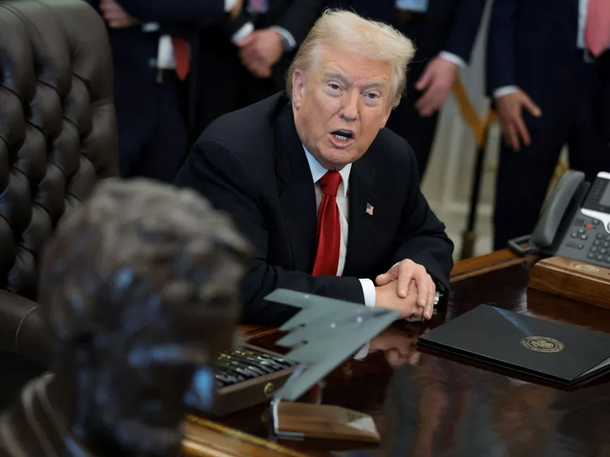 الرئيس الأميركي دونالد ترمب يتحدث من المكتب البيضاوي في البيت الأبيض. 6 نوفمبر 2025 - Reuters