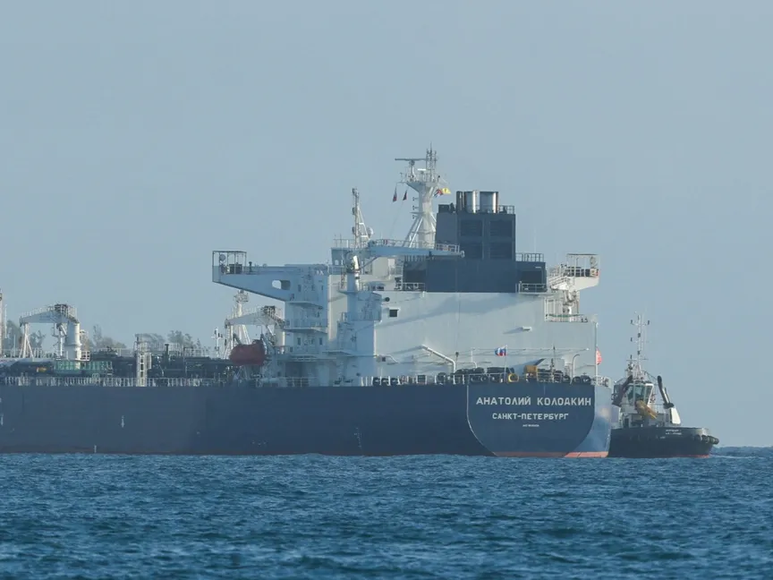 ناقلة نفط ترفع العلم الروسي ترسو في محطة ماتانزاس النفطية في كوبا. 31 مارس 2026 - REUTERS