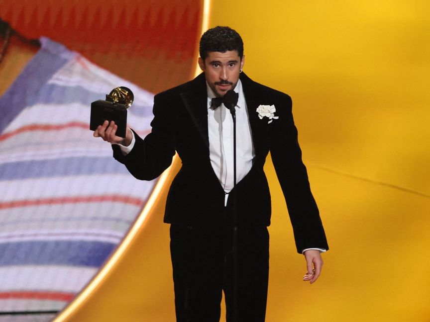 باد باني يفوز بأرفع جوائز "جرامي" وسط جدل سياسي في الولايات المتحدة