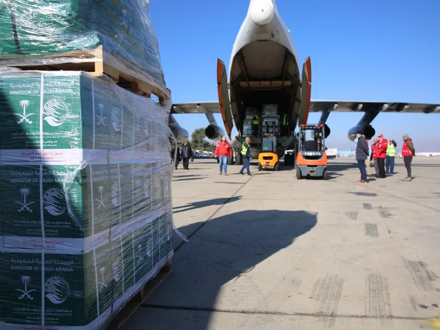 وصول الطائرة الإغاثية الأولى من الجسر الجوي السعودي لمساعدة الشعب السوري لمطار دمشق الدولي. أول يناير 2025 - @KSRelief