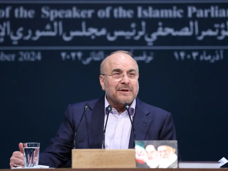 رئيس البرلمان الإيراني محمد باقر قاليباف خلال مؤتمر صحافي في طهران. 27 نوفمبر 2024 - REUTERS