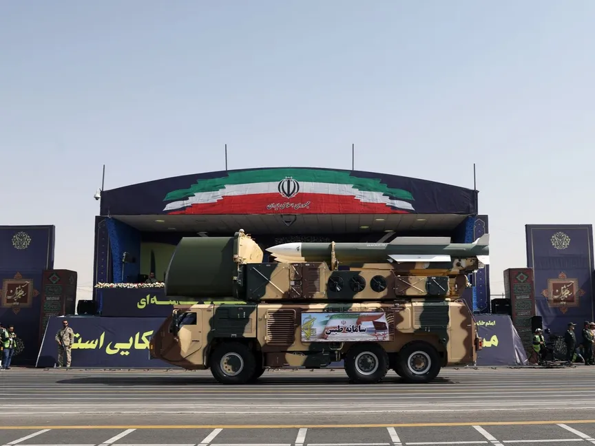 الجيش الإيراني يستعرض أسلحته خلال احتفال رسمي في العاصمة طهران - REUTERS