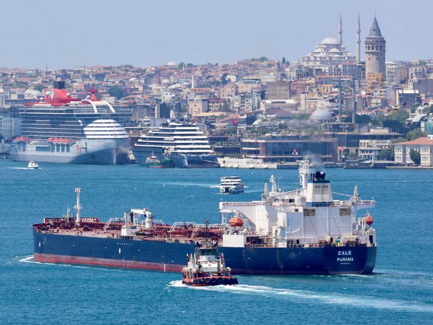 هجوم يستهدف ناقلة نفط تركية قرب إسطنبول