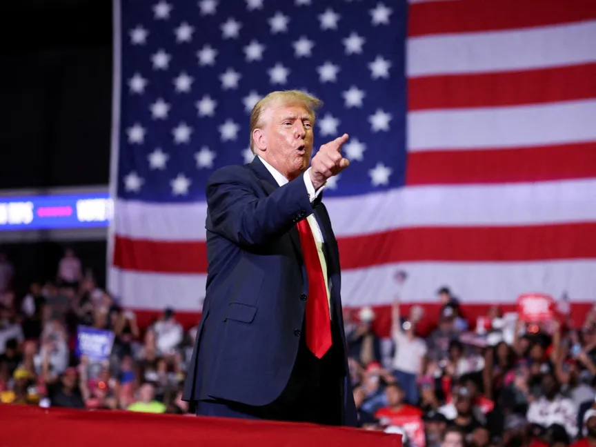 الرئيس الأميركي السابق والمرشح الجمهوري لانتخابات الرئاسة دونالد ترمب خلال حدث انتخابي في فيلادلفيا ببنسلفانيا في الولايات المتحدة. 22 يونيو 2024 - REUTERS