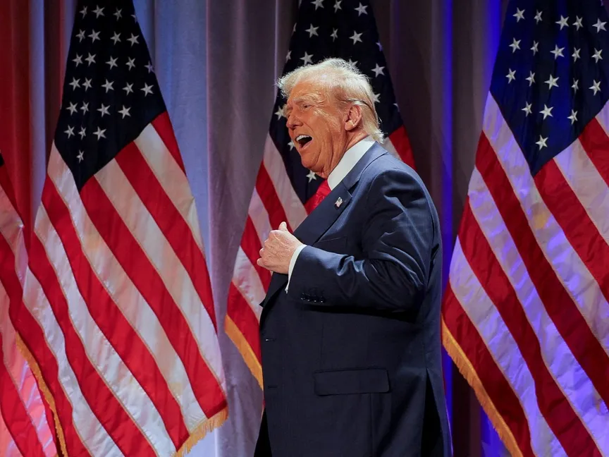 الرئيس الأميركي المنتخب دونالد ترمب أثناء لقائه مع الجمهوريين في مجلس النواب بالعاصمة واشنطن. 13 نوفمبر 2024 - Reuters