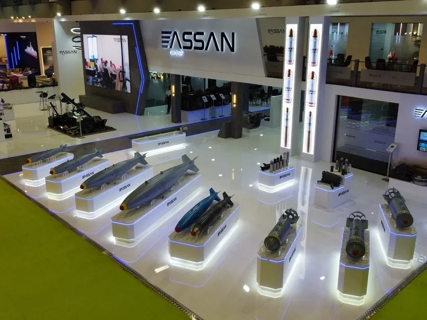 قذائف من إنتاج "مجموعة أسان" (ASSAN GROUP) التركية في إحدى صالات العرض - assangroup.com.tr