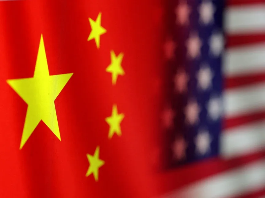 صورة مركبة لعلم كل من الصين والولايات المتحدة - Reuters
