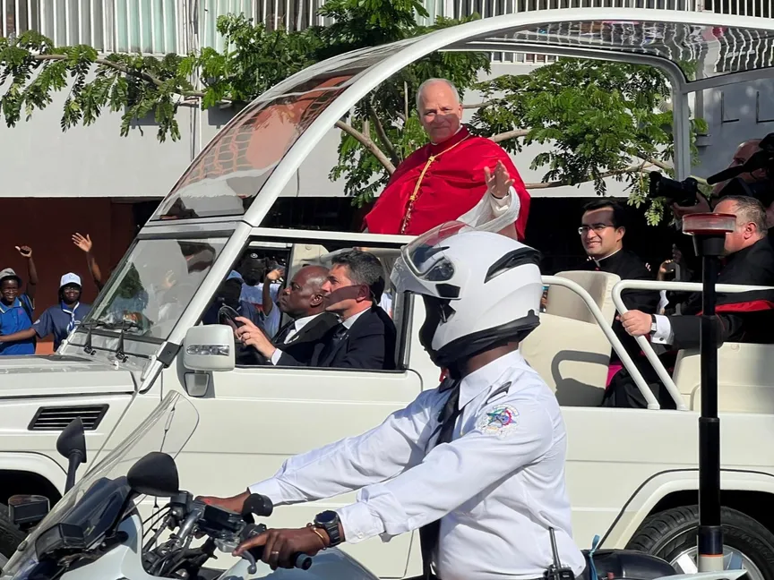 بابا الفاتيكان يصل أنجولا ويندد بـ"المستبدين" الذين يستغلون الموارد