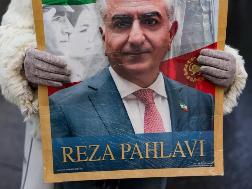 قوة نجل شاه إيران المنفي تأتي من تعطش الشعب للتغيير