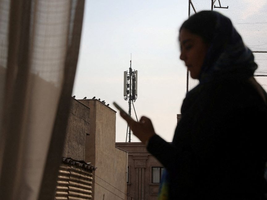 47 يوماً.. الإيرانيون يسجلون أطول انقطاع لهم عن الإنترنت