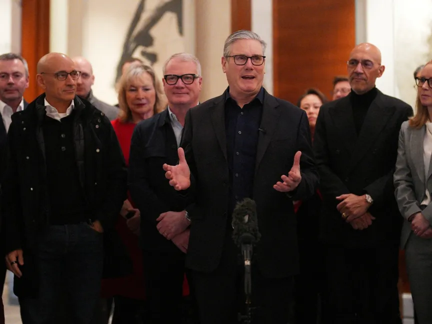 رئيس الوزراء البريطاني يصل بكين: لا يمكن تجاهل فرص الصين الاقتصادية