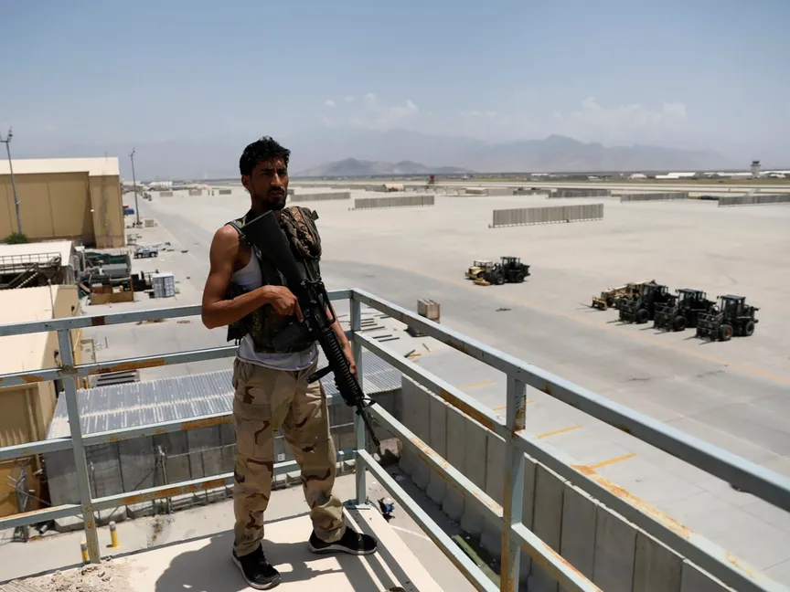 قاعدة "باجرام" الجوية في أفغانستان.. لماذا تؤرق واشنطن وبكين؟