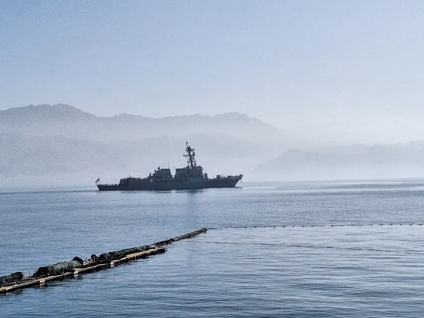 وسط تعزيزات عسكرية أميركية.. إدارة ترمب تبلغ طهران استعدادها للتفاوض