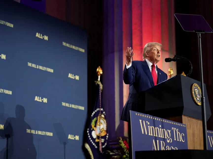 الرئيس الأميركي دونالد ترمب يلقي كلمة حول الذكاء الاصطناعي في قمة (الفوز بسباق الذكاء الاصطناعي) بواشنطن العاصمة، الولايات المتحدة. 23 يوليو 2025 - Reuters