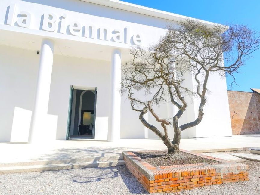 بينالي البندقية يستبعد روسيا وإسرائيل من جوائزه