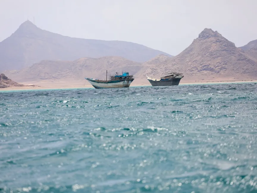 مضيق باب المندب.. شريان تجاري حيوي