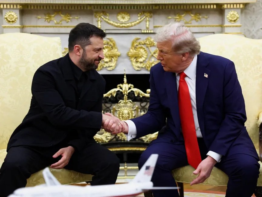 الرئيس الأميركي دونالد ترمب يستقبل الرئيس الأوكراني فولوديمير زيلينسكي في البيت الأبيض. 18 أغسطس 2025 - Reuters