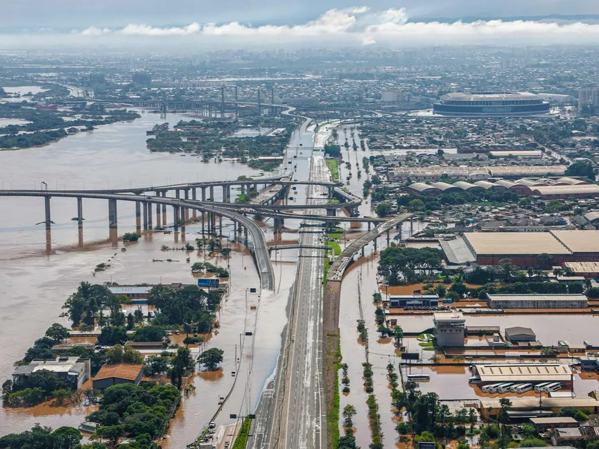 صورة نشرتها الرئاسة البرازيلية لمنظر جوي لبورتو أليجري تم التقاطها أثناء تحليق الرئيس لويز إيناسيو لولا دا سيلفا فوق المناطق المتضررة من الفيضانات الناجمة عن العواصف الغزيرة بولاية ريو جراندي دو سول الجنوبية. 5 مايو 2024 - AFP