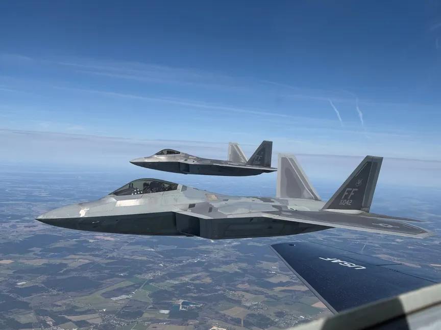 مقاتلات أميركية من طراز F-22 تحلق فوق الولايات المتحدة، 31 مارس 2026 - OfficialCSAF