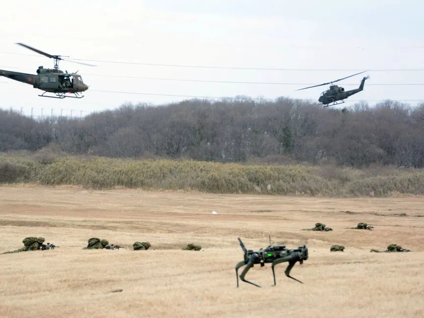 اليابان تدمج روبوتات رباعية الأرجل في مناوارت عسكرية برية