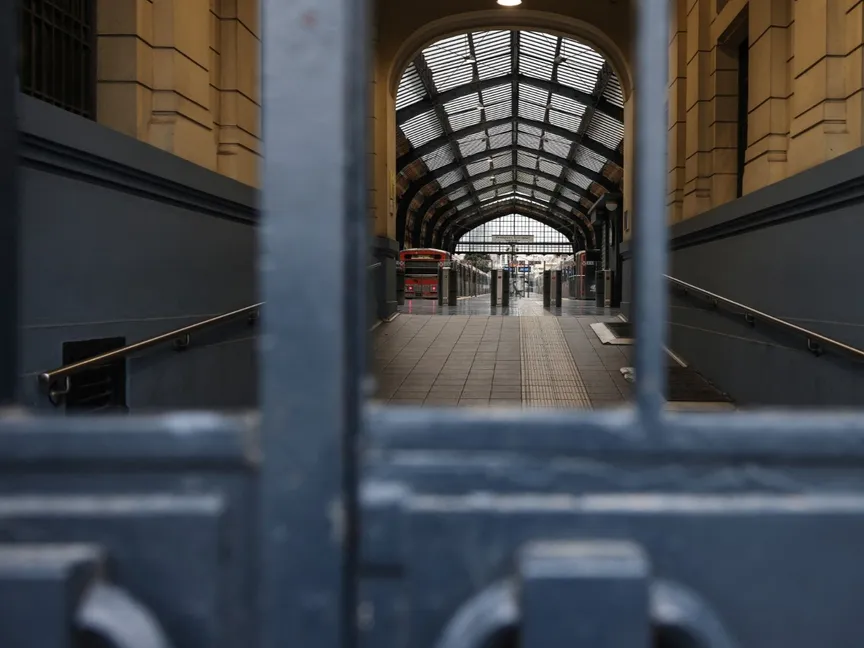 محطة قطار أنفاق مغلقة بسبب إضراب عمال في اليونان. 9 أبريل 2025 - Reuters