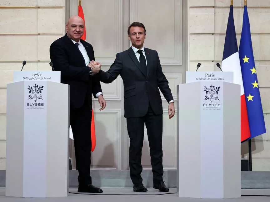 الرئيس الفرنسي إيمانويل ماكرون عقب مؤتمر صحافي مع نظيره اللبناني جوزاف عون في باريس. 28 مارس 2025 - REUTERS