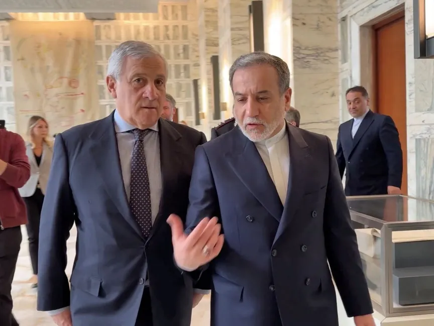 وزير الخارجية الإيراني عباس عراقجي يلتقي نظيره الإيطالي أنطونيو تاياني قبل جولة التفاوض مع واشنطن، مقر الخارجية الإيطالية، روما. 19 أبريل 2025 - via REUTERS