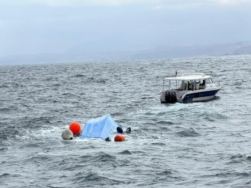 عمان.. انقلاب قارب سياحي يودي بحياة 3 فرنسيين ويصيب اثنين