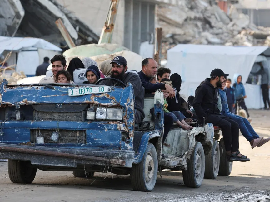 غزة بعد وقف النار.. معارك يومية لتأمين الماء والغذاء