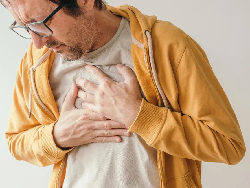 مريض يعاني من ألم في الصدر. 26 يناير 2022 - AFP