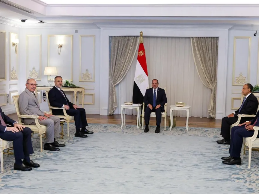 الرئيس المصري عبد الفتاح السيسي يستقبل وزير الخارجية التركي هاكان فيدان، العلمين الجديدة، 9 أغسطس 2025 - X