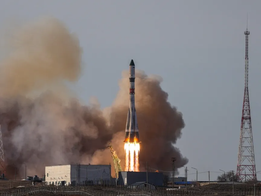 قاعدة "بايكونور" تعود للعمل.. روسيا تطلق صاروخاً نحو محطة الفضاء