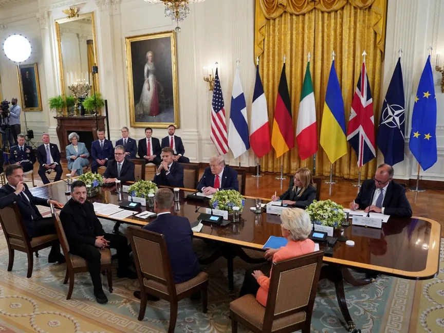 جانب من اجتماعات البيت الأبيض بين الرئيس الأميركي دونالد ترمب والقادة الأوروبيين لبحث وقف الحرب في أوكرانيا. واشنطن. 18 أغسطس 2025 - Reuters