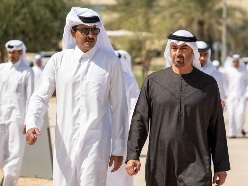 أمير قطر يبحث التطورات الإقليمية مع رئيس دولة الإمارات في أبوظبي