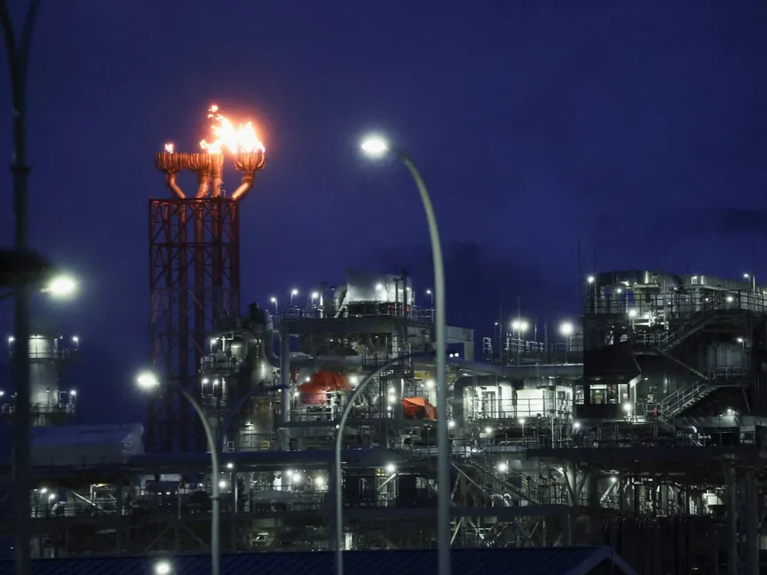 مدخنة في منشأة الغاز الطبيعي المسال LNG على ساحل المحيط الهادئ في مقاطعة كولومبيا البريطانية الكندية. 19 أغسطس 2025 - REUTERS