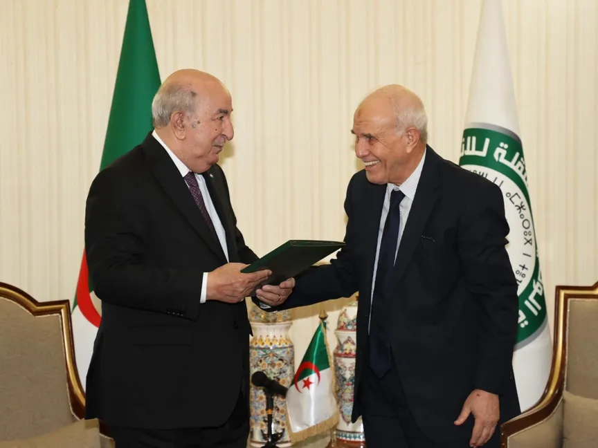 الرئيس الجزائري عبد المجيد تبون يقدم أوراق ترشحه لولاية رئاسية ثانية في مقر السلطة المستقلة للانتخابات. الجزائر. 18 يوليو 2024 - @AlgerianPresidency