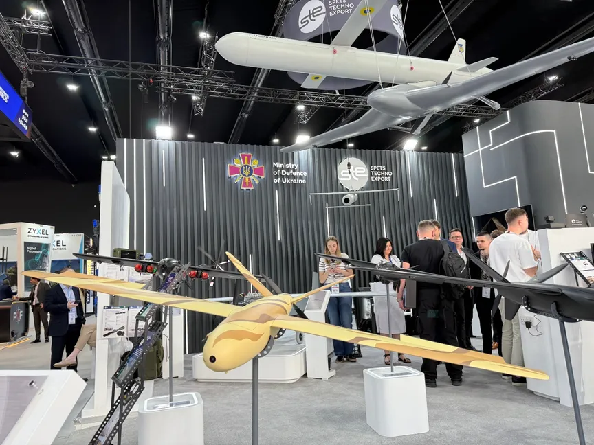 معرض "آيدكس 2025".. أوكرانيا تستعرض أحدث المسيّرات الاعتراضية والانتحارية