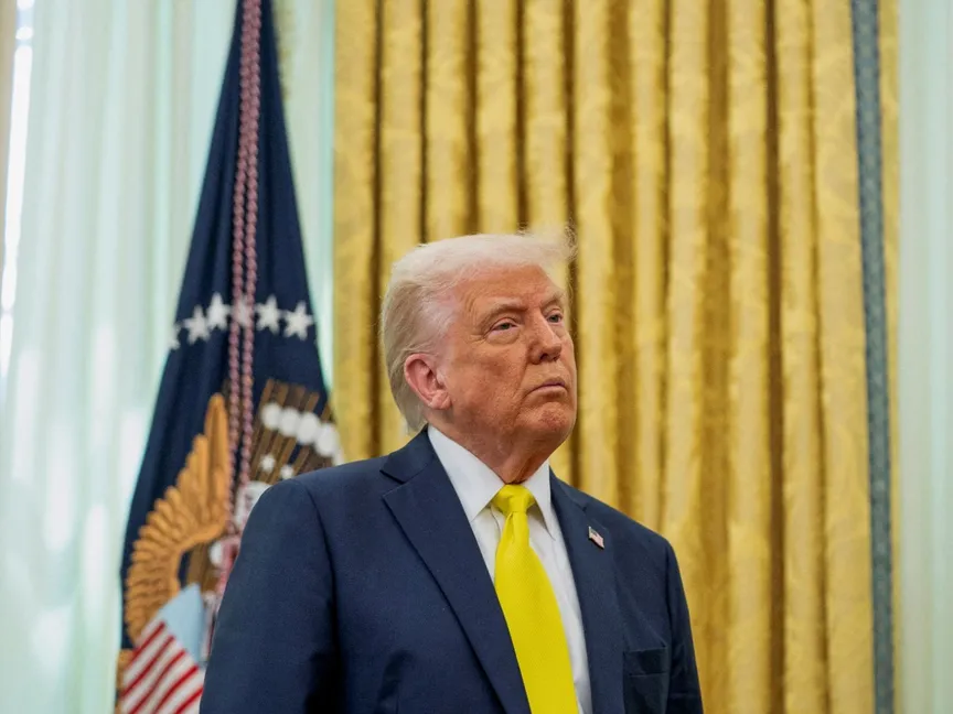 الرئيس الأميركي دونالد ترمب في المكتب البيضاوي بالبيت الأبيض. 18 أبريل 2025 - Reuters