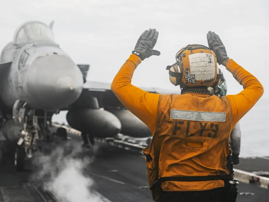 جانب من حاملة الطائرات الأميركية أبراهام لينكولن في المياه الإقليمية. 26 مارس 2026 - x/CENTCOM