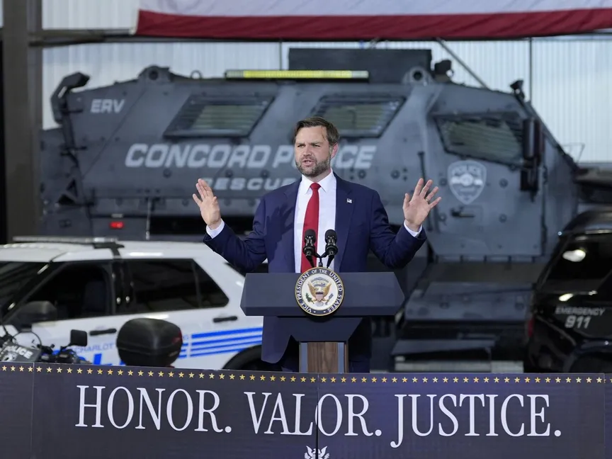 نائب الرئيس الأميركي جي دي فانس خلال حديثه في مطار كونكورد-بادجيت الإقليمي، كونكورد، نورث كارولاينا، الولايات المتحدة. 24 سبتمبر 2025 - via REUTERS