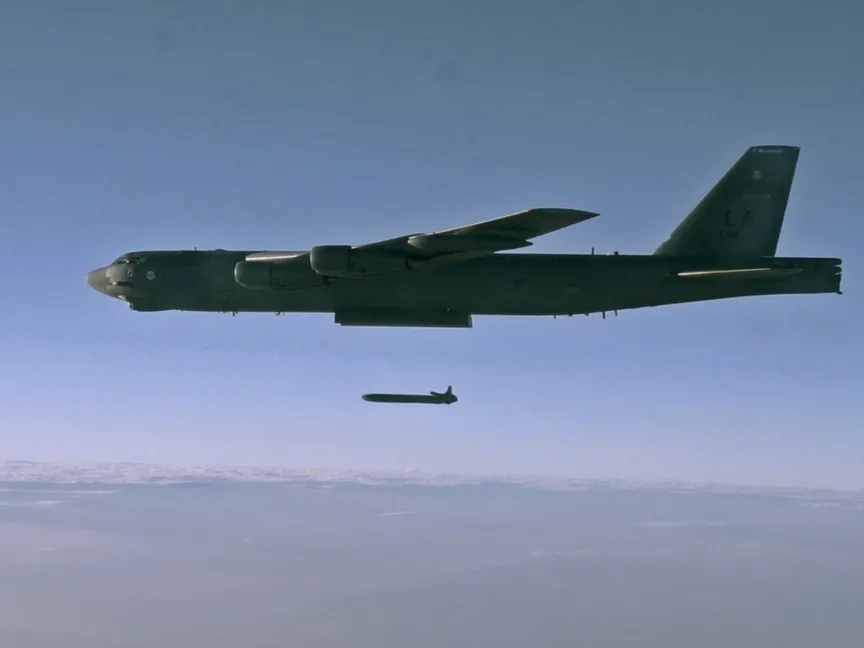 بعد تحطم B-52.. ماذا نعرف عن أقدم قاذفة استراتيجية في الجيش الأميركي؟