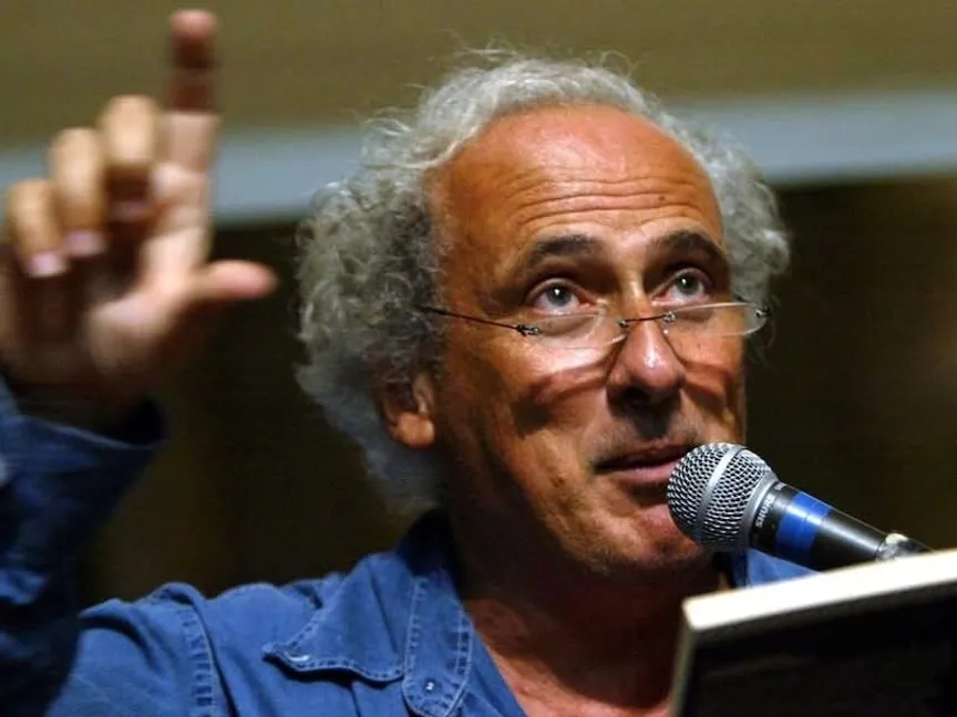 رحيل الكاتب الإيطالي ستيفانوس بينّي.. في وداع شخصية مزجت السخرية والخيال