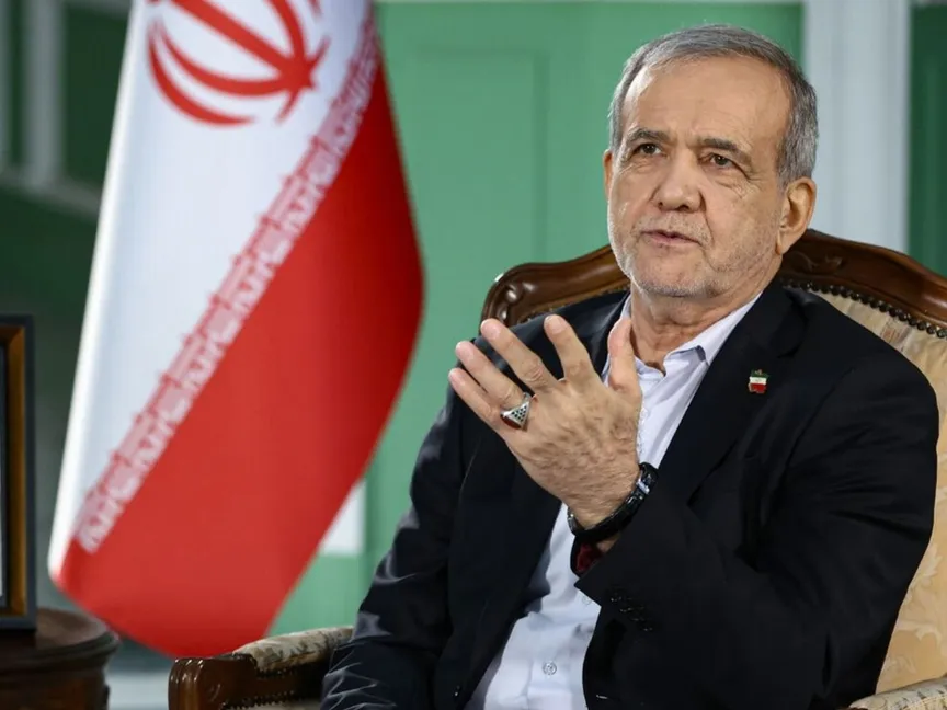 الرئيس الإيراني: فتح مسار عبور في مضيق هرمز مرهون بـ4 التزامات أميركية
