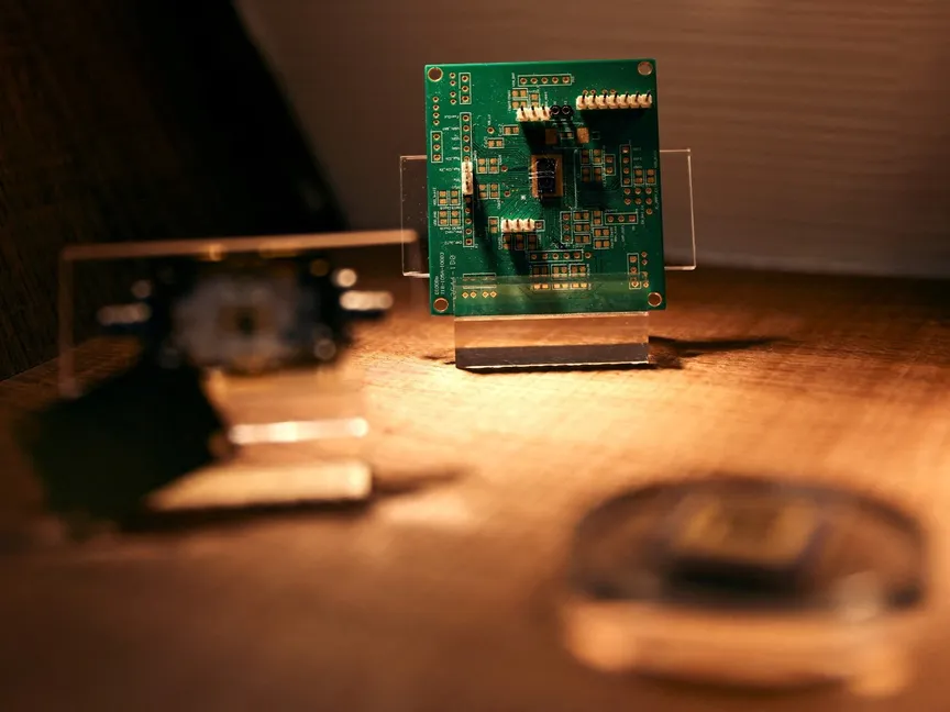 شريحة تظهر في معهد تايوان لأبحاث أشباه الموصلات (TSRI) في هسينشو. 16 سبتمبر 2022 - Reuters