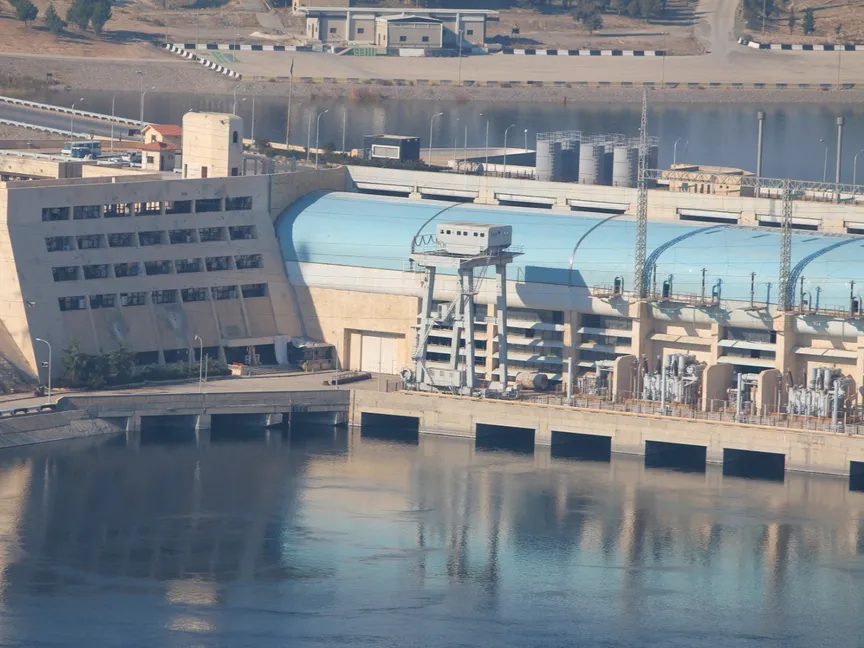 منظر عام يظهر جزءاً من سد تشرين 2015 - REUTERS