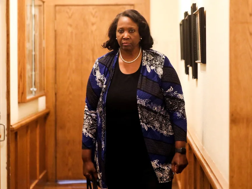 ليزا كوك محافظة بنك الاحتياطي الفيدرالي تحضر ندوة جاكسون هول الاقتصادية لعام 2025 التي نظمها بنك الاحتياطي الفيدرالي في كانساس سيتي في جاكسون هول، وايومنج، الولايات المتحدة الأميركية. 23 أغسطس 2025 - Reuters