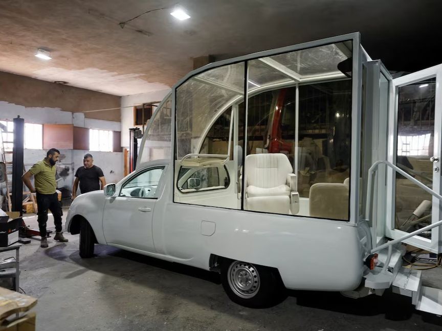 سيارة استخدمها البابا فرنسيس تتحول إلى عيادة متنقلة لأطفال غزة