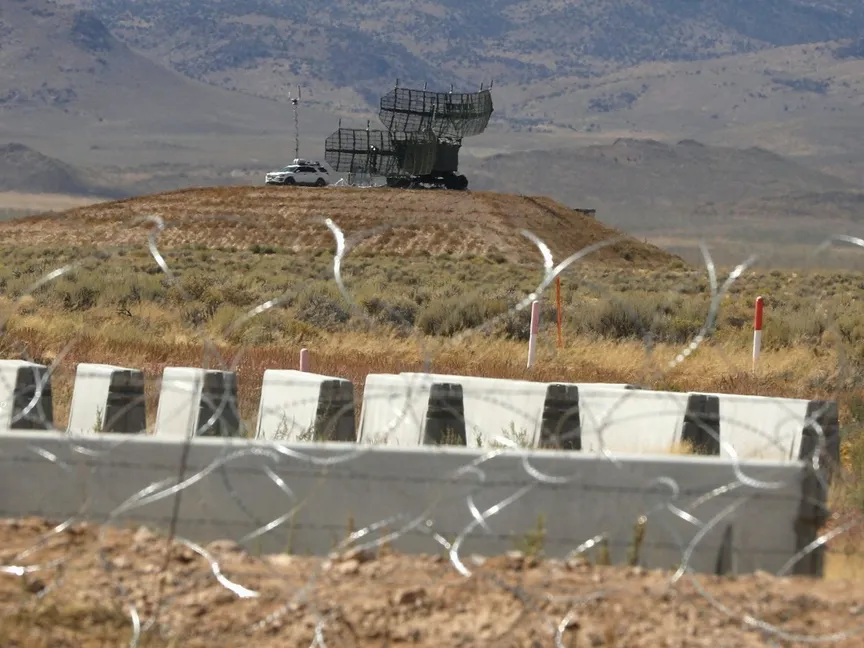 معدات عسكرية داخل "المنطقة 51" وهي قاعدة عسكرية سرية في ولاية نيفادا الأميركية. 19 سبتمبر 2019 - REUTERS